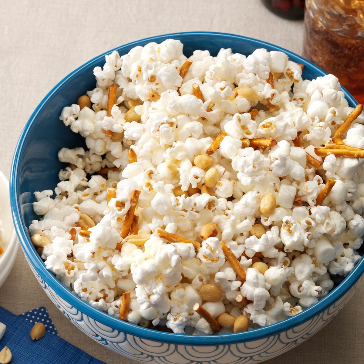 Marshmallow-peanut popcorn