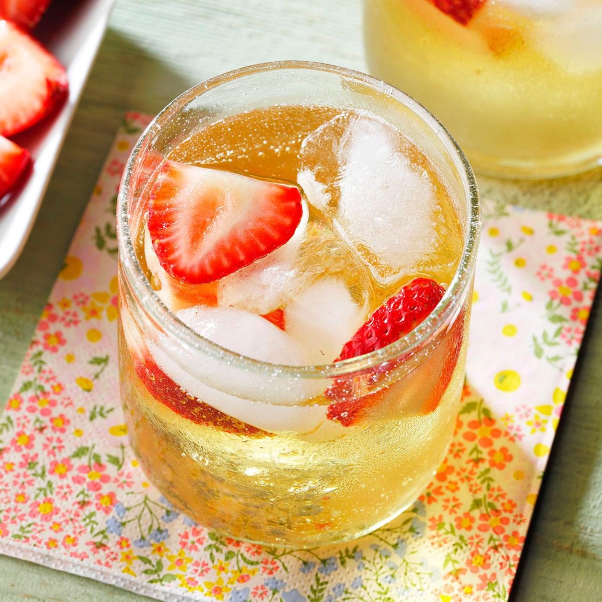 Mock Champagne Punch Exps Tohcom23 7693 P2 Md 08 03 5b