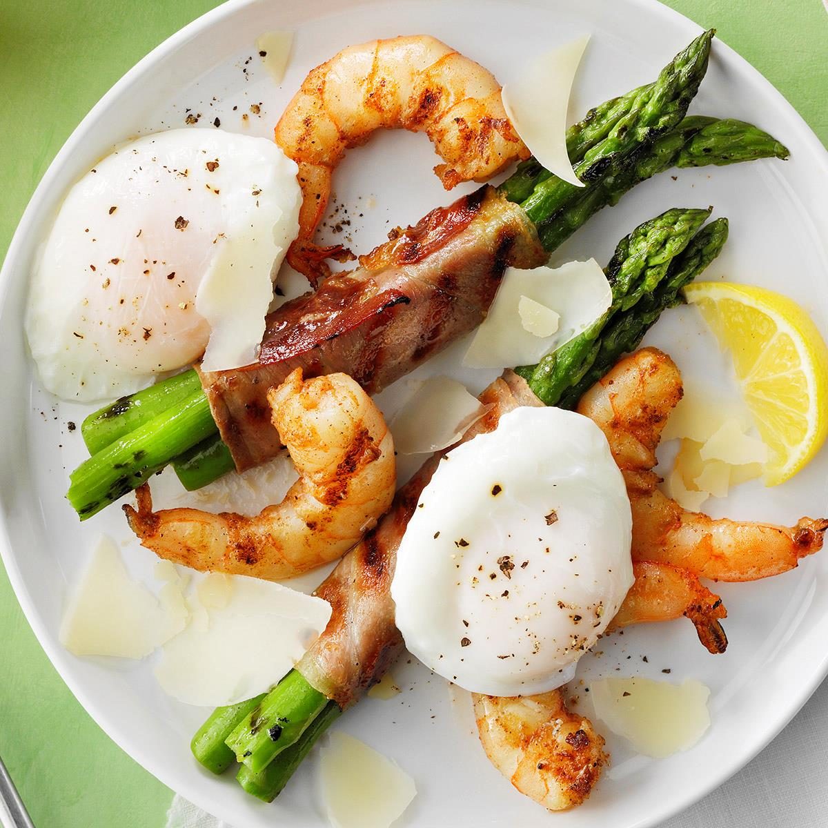 Egg Topped Grilled Asparagus With Cajun Shrimp Exps Rc22 267156 Md 03 01 1b