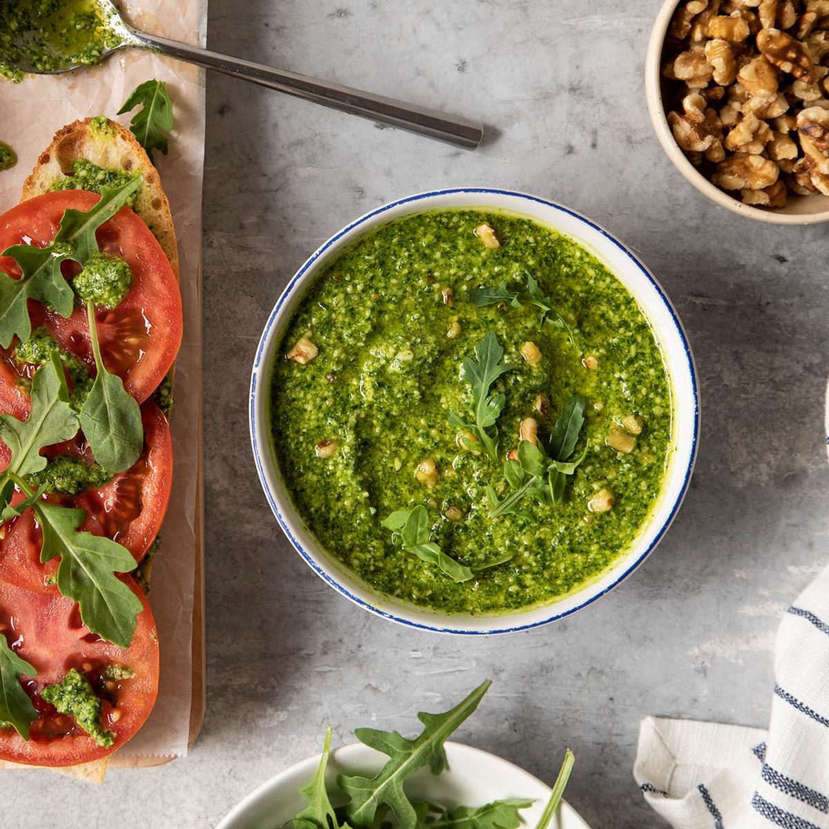 Arugula Walnut Pesto Exps Ft23 274036 St 6 06 1