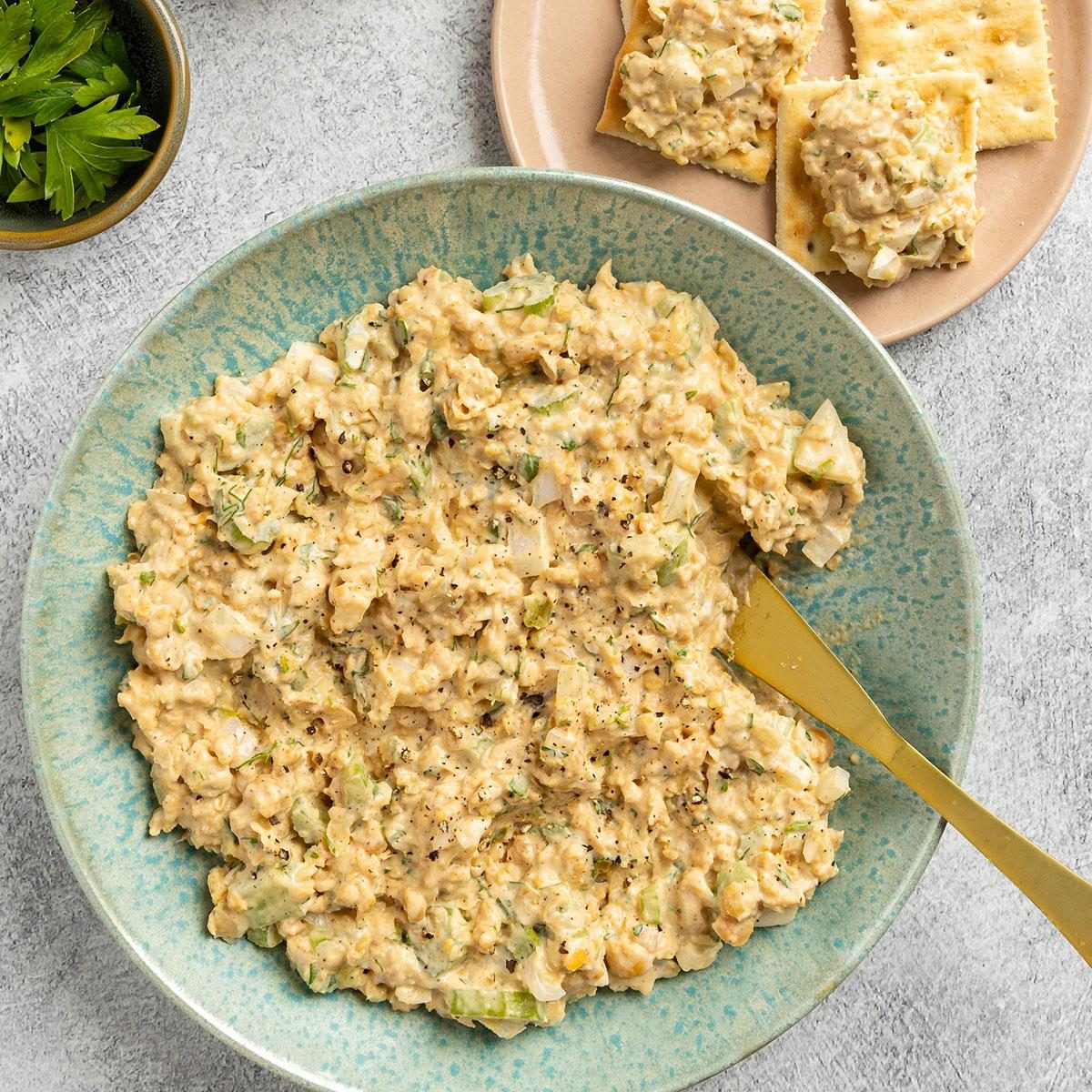 Chickpea Tuna Salad Exps Tohd24 277095 Erickleinberg 6