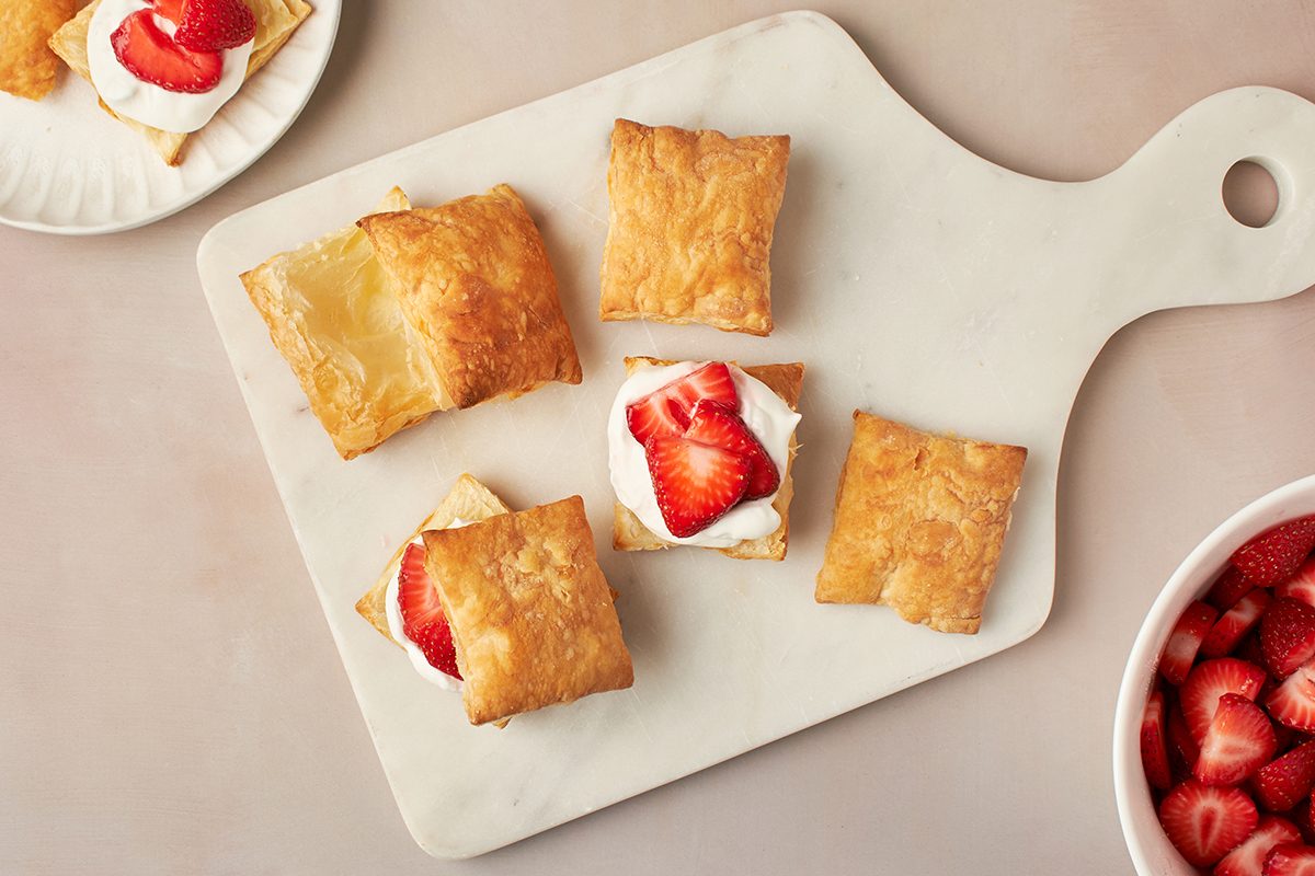 Assemble shortcakes