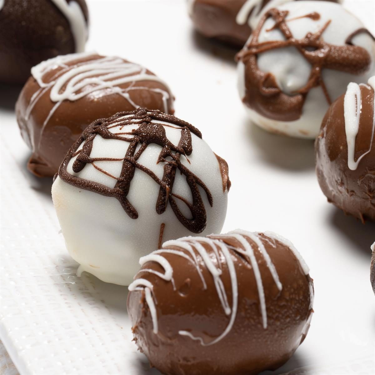Red Velvet Cake Balls Exps Tohd24 134351 Orlycatz 7
