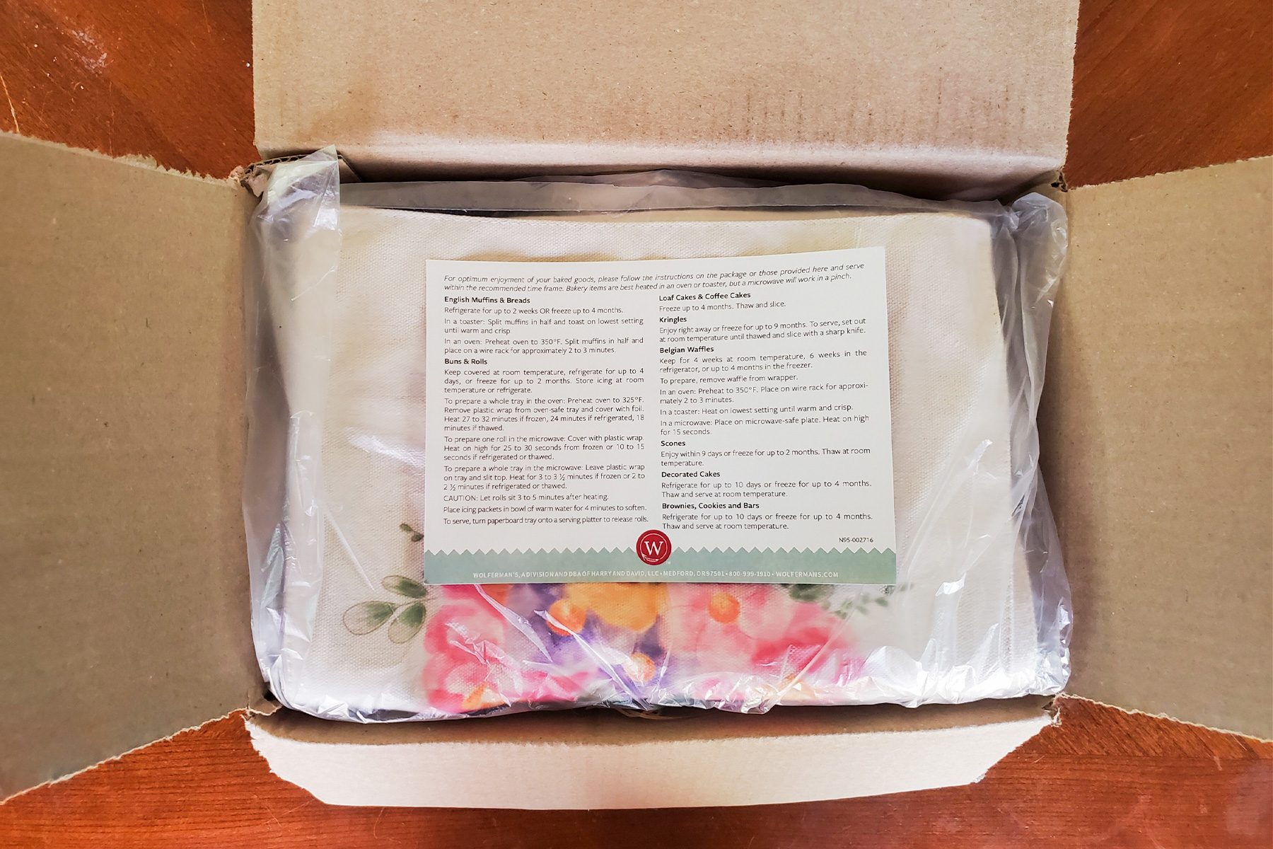 Toha25 Wolferman's Bakery Bright Blooms Tote Gift Emily Way 02 Ssedit