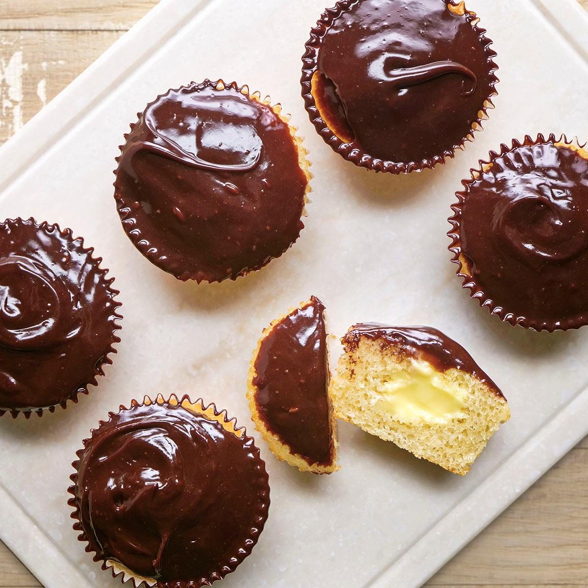 Boston Cream Cupcakes Exps Tohvp25 45045 Mr 05 14 1