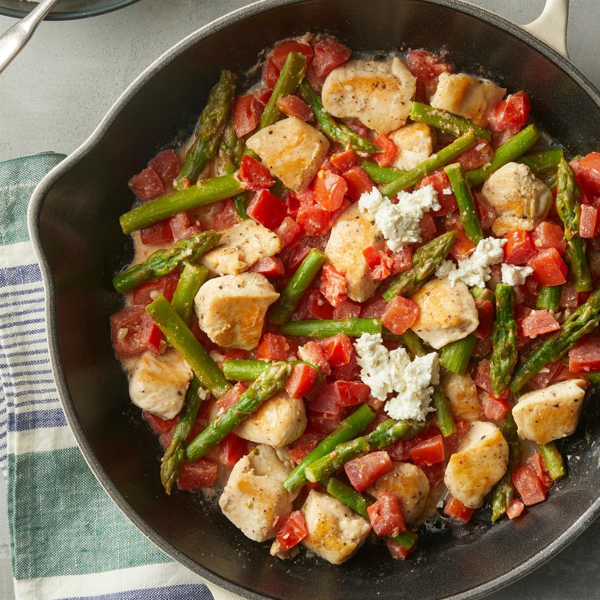 Chicken Goat Cheese Skillet Exps Tohcom25 136810 Md P2 06 18 1b