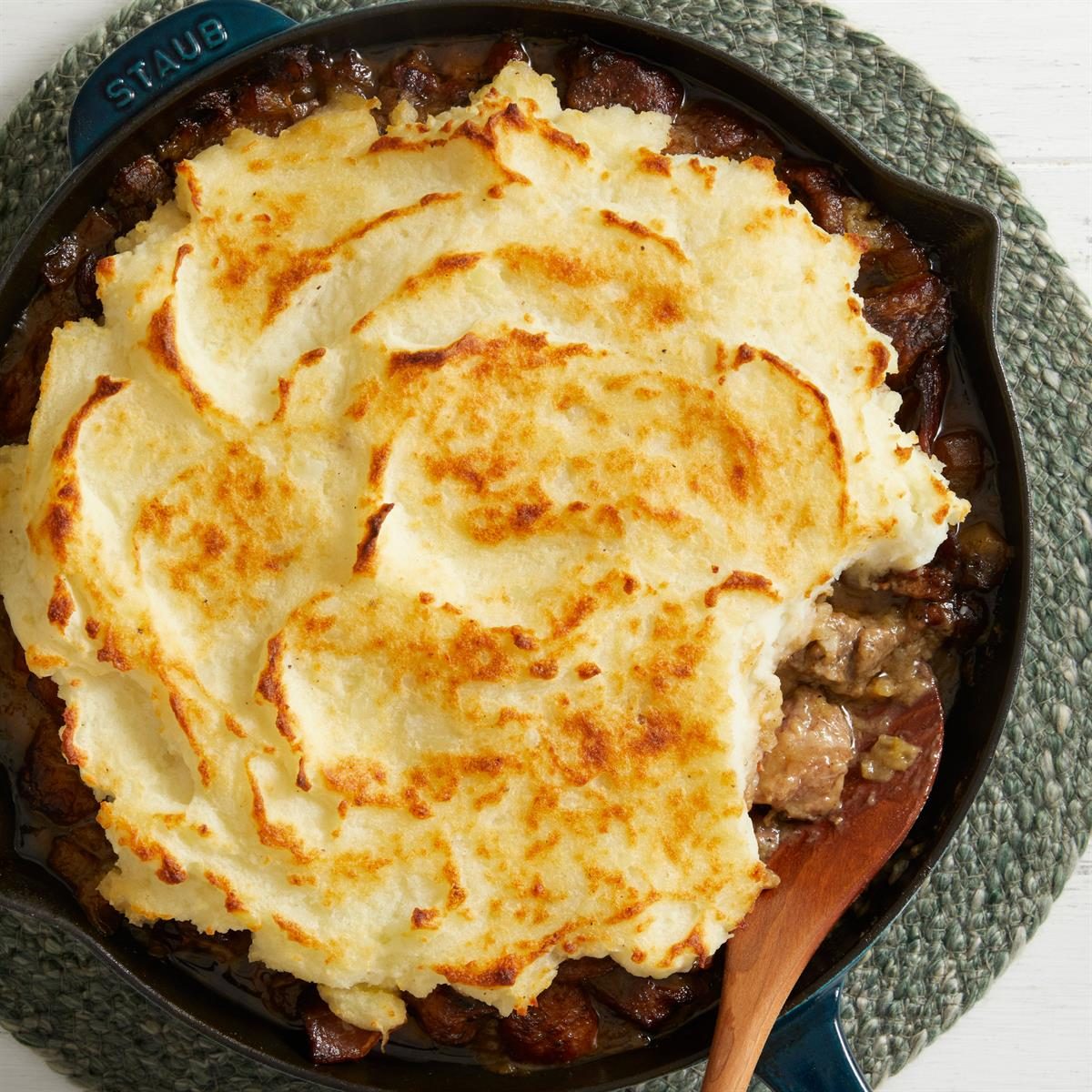 Farmhouse Pork And Apple Pie Exps Ft25 274 Ac 0604 1