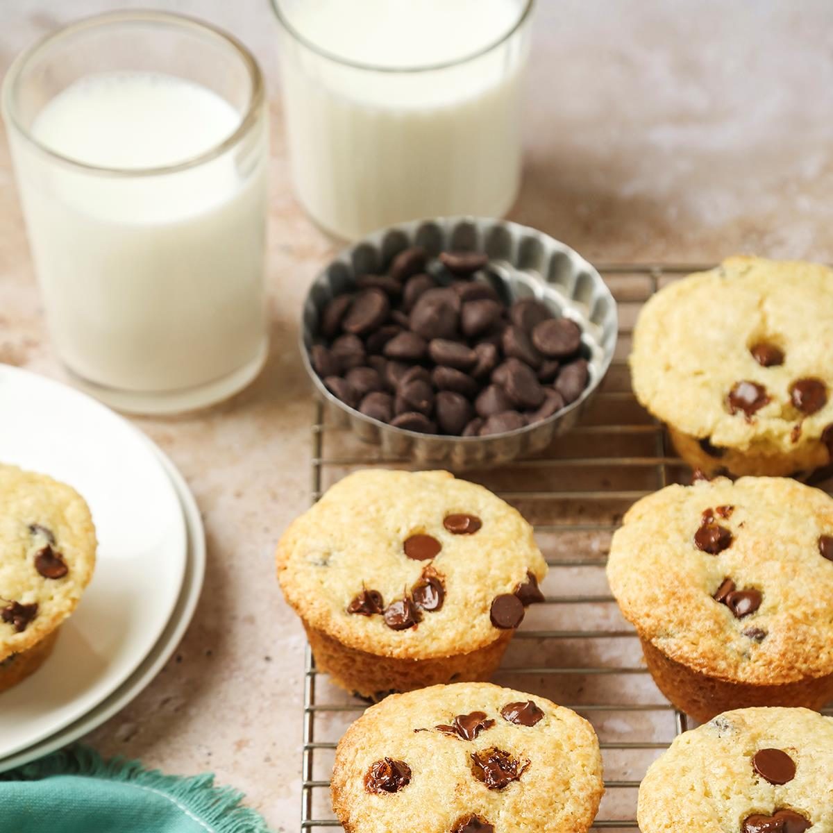 Sour Cream Chip Muffins Exps Tohd25 10111 Jonathanmelendez 04
