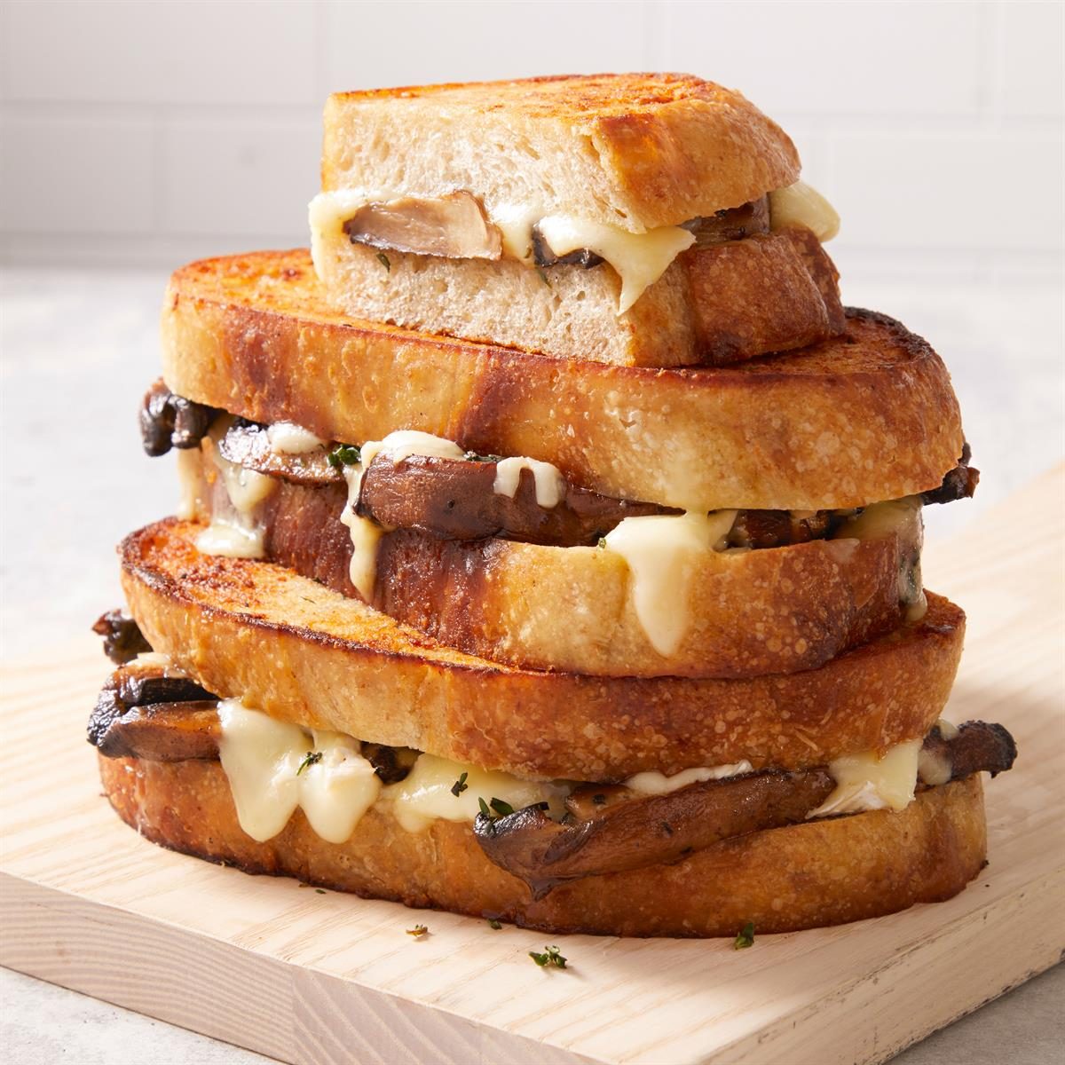 Grilled Cheese And Mushroom Sandwich Exps Ft25 229393 Jr 0627 1