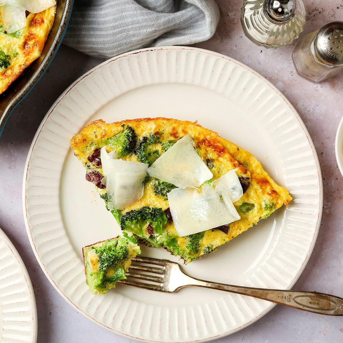 Mediterranean Broccoli Cheese Omelet Exps Tohd25 76528 Jonathanmelendez 02