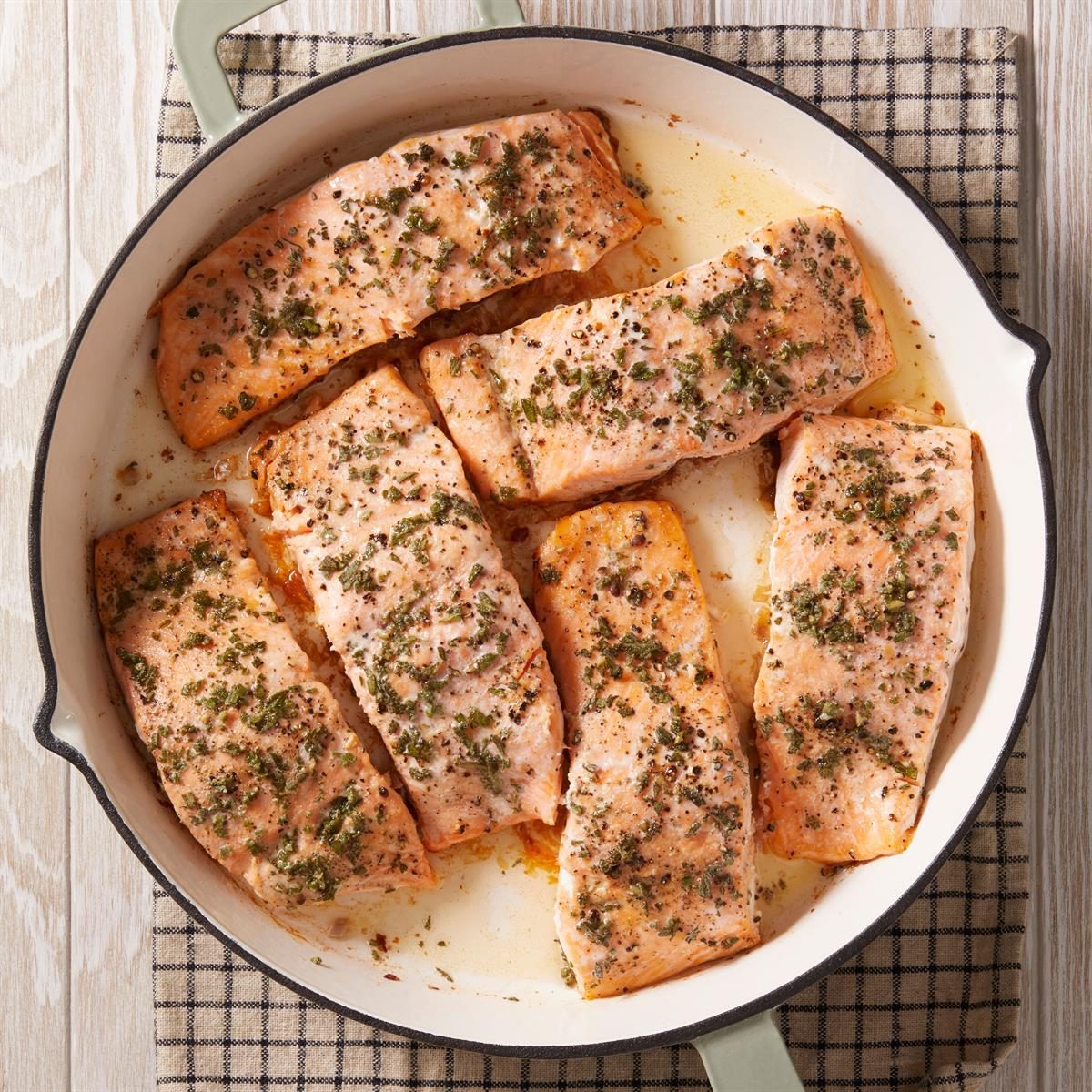 Sage Rubbed Salmon Exps Ft25 57297 Jr 0627 1